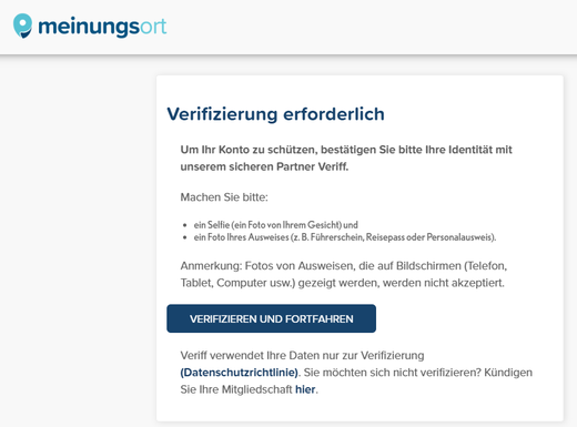 Prüfseite von Meinungsort mit der Überschrift Verifizierung erforderlich, der Bitte um ein Selfie und ein Foto des Ausweises und dem Knopf Verifizieren und fortfahren
